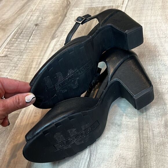 Kenneth Cole Bell peep toe t-strap black leather heels size 9.5 - Picture 6 of 9